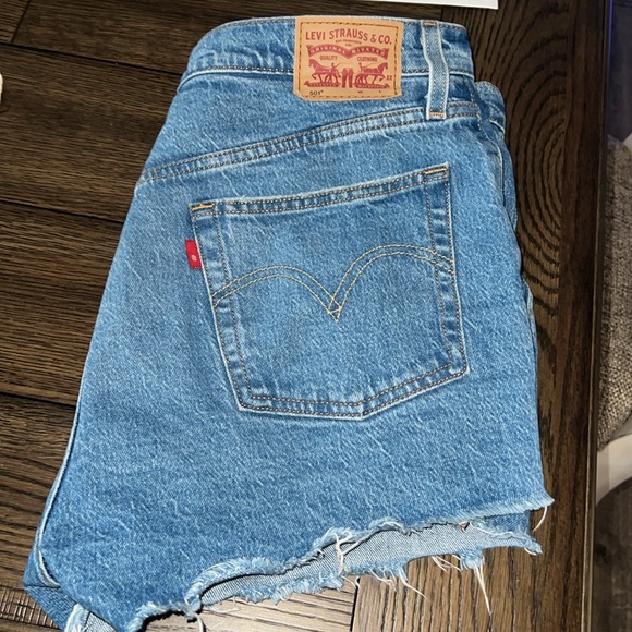 Levi 501 shorts - Picture 2 of 2